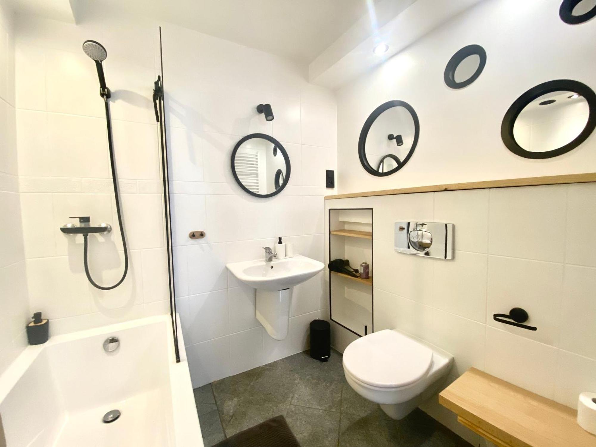93 M2 Rynek Kino Na Dachu Self Check-In Apartment Wroclaw Ngoại thất bức ảnh